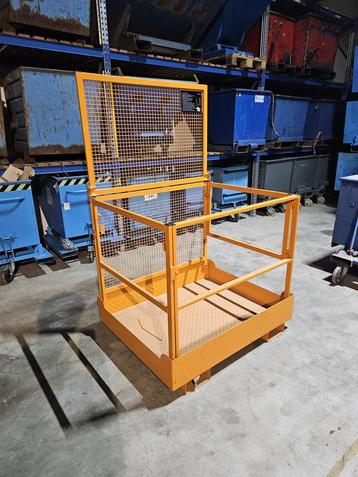 Veiligheidskooi manbak werkbak heftruck beschikbaar voor biedingen