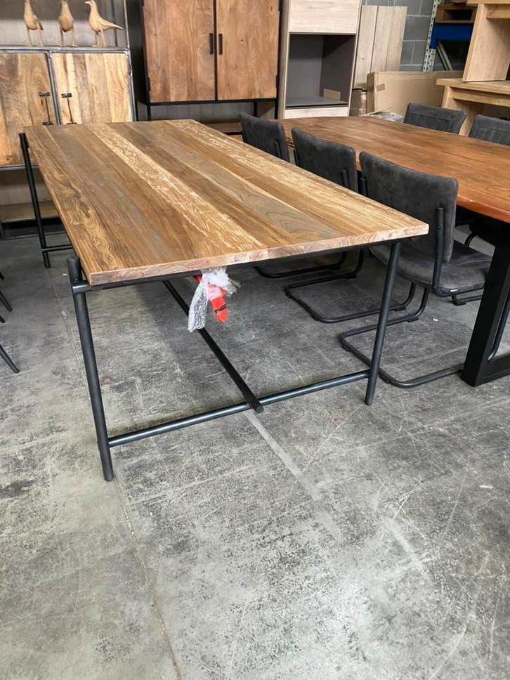 Pesaro eettafel, Tower Living (nieuw, outlet), Huis en Inrichting, Tafels | Eettafels, Nieuw, Overige houtsoorten, Metaal