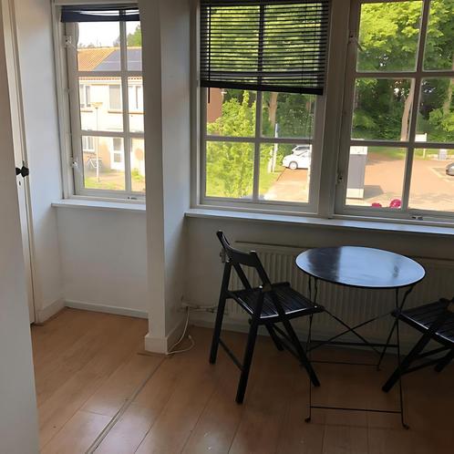 Gemeubileerde studio gestoffeerd met wasmachine en wifi, Huizen en Kamers, Kamers te huur, 20 tot 35 m², Overige regio's