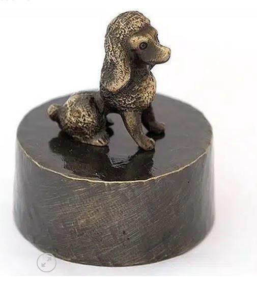 Honden urn  verbronsd Konings Poedel zittend, Dieren en Toebehoren, Honden-accessoires, Nieuw