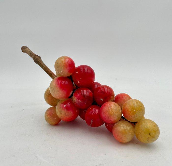 sculptuur, Rare and superb carved alabaster bunch of grapes, Antiek en Kunst, Curiosa en Brocante