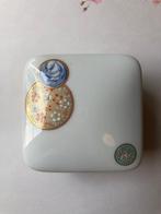 Japan – Kutani porselein dekseldoos met bloemmotief, Antiek en Kunst