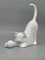 Herend - Spielende Katze mit Ball, handgefertigt - Figuur -