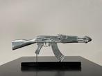 Van Apple - Art Against War - AK-47 Silver, Antiek en Kunst