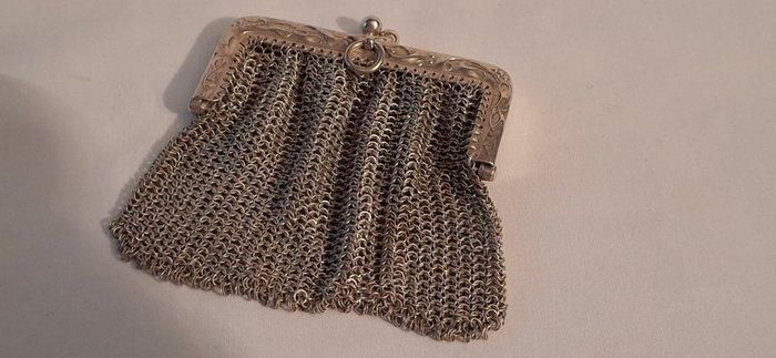 AGL - Zilveren Portemonnee, Beugel met Maliënkolder tas. ca, Antiek en Kunst, Antiek | Goud en Zilver