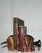 Boekensteunen - Nailed to the End - Hout - H 14,5 cm