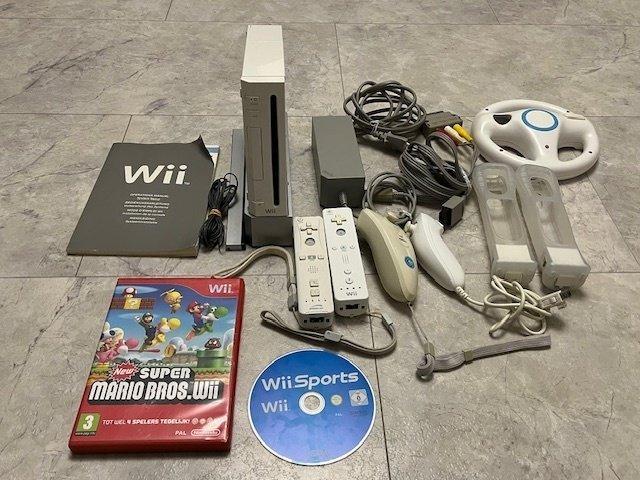 Nintendo - Wii - +accessories and Mario videogame -, Spelcomputers en Games, Spelcomputers | Overige Accessoires