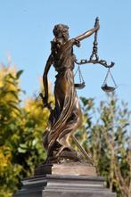 sculptuur, justitia - 34 cm - marmer brons