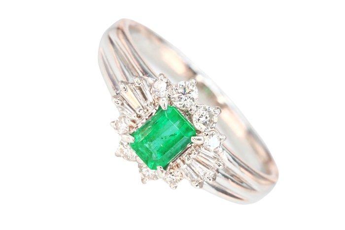 Verlovingsring Platina Smaragd - Diamant, Sieraden, Tassen en Uiterlijk, Antieke sieraden