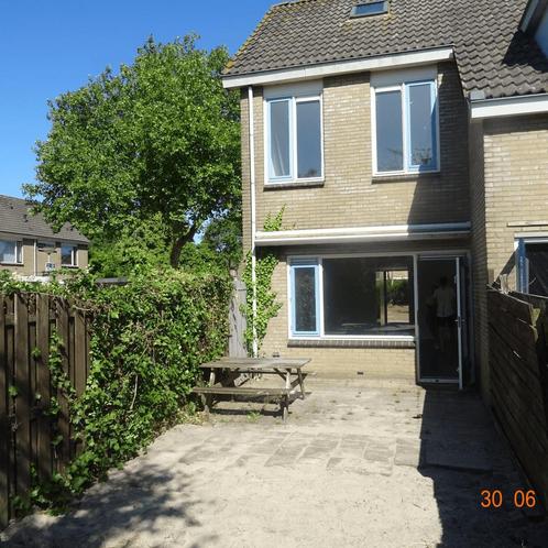 Eengezinswoning met tuin en wasmachine-aansluiting, Huizen en Kamers, Huizen te koop