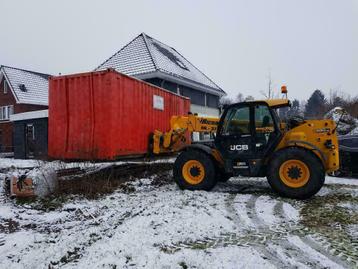 Verplaatsen van bouw materialen en roosters met verreiker beschikbaar voor biedingen