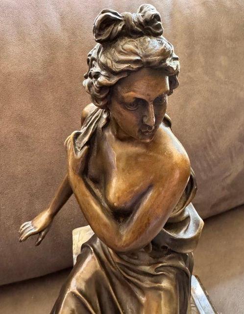 Beeld, Bronzen Vrouw op Marmeren Voet - 40 cm - Brons,, Antiek en Kunst, Antiek | Keramiek en Aardewerk