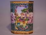 Cloisonné emaille vaas met westerse figuren, 20e eeuw