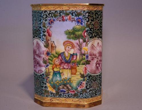 Cloisonné emaille vaas met westerse figuren, 20e eeuw, Antiek en Kunst, Antiek | Overige Antiek