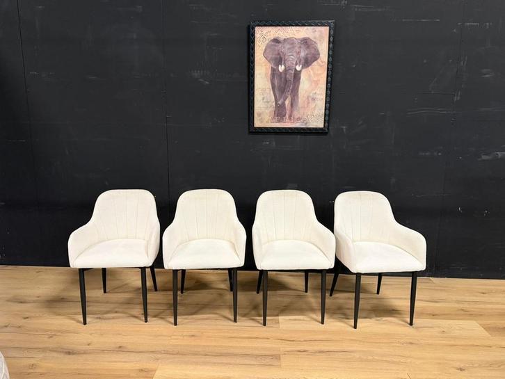 Moderne Witte Eetkamerstoelen – €99 per Stuk /Set van 4, Huis en Inrichting, Stoelen, Vier, Wit, Nieuw, Stof