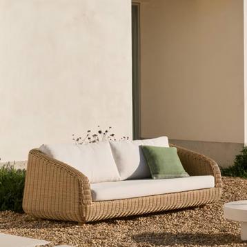 *WOONWINKEL* Kave Home Meria Rotan Tuinbank Met Beige Kussen beschikbaar voor biedingen