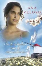 In De Schaduw Van De Amandelboom 9789000302697 Ana Veloso, Boeken, Verzenden, Gelezen, Ana Veloso