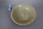 Kom - Unusual Thick Glazed - Longquan Celadon - Yuan, Antiek en Kunst