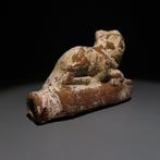 Oud-Egyptisch Terracotta Olielamp in de vorm van een leeuw., Verzamelen
