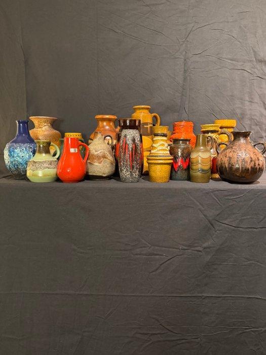 Vaas (25) - Keramiek - Veelzijdige verzameling, Antiek en Kunst, Antiek | Glas en Kristal