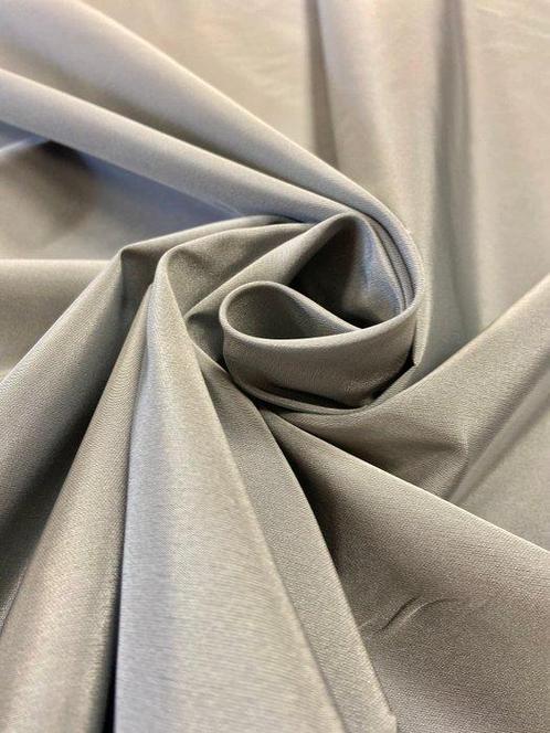 Prestigieuze doppadè van grijze zijdenmix met dubbele hoogte, Antiek en Kunst, Antiek | Kleden en Textiel