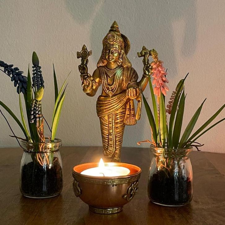 Beeld Dhanvantari (God of Ayurveda) - Messing, Verzamelen, Beelden en Beeldjes, Ophalen of Verzenden