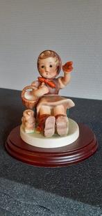 Goebel - Beeldje - Grote Hummel Nr 65/I inclusief houten