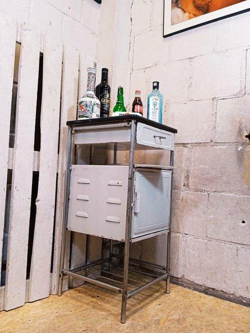 Bijzettafel - Vintage industrieel kast - Staal, Antiek en Kunst, Antiek | Wandborden en Tegels