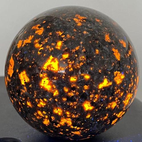 Fijn gepolijste grote Yooperlite bol - Hoogte: 12.19 cm -, Verzamelen, Mineralen en Fossielen