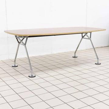 Norman Foster Nomos Design Tafel beschikbaar voor biedingen