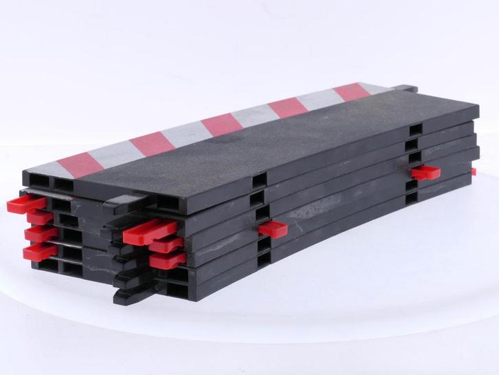 Schaal 1:24 Carrera 20020567 buitenste schouder voor boch..., Kinderen en Baby's, Speelgoed | Racebanen, Gebruikt, Carrera, Ophalen of Verzenden