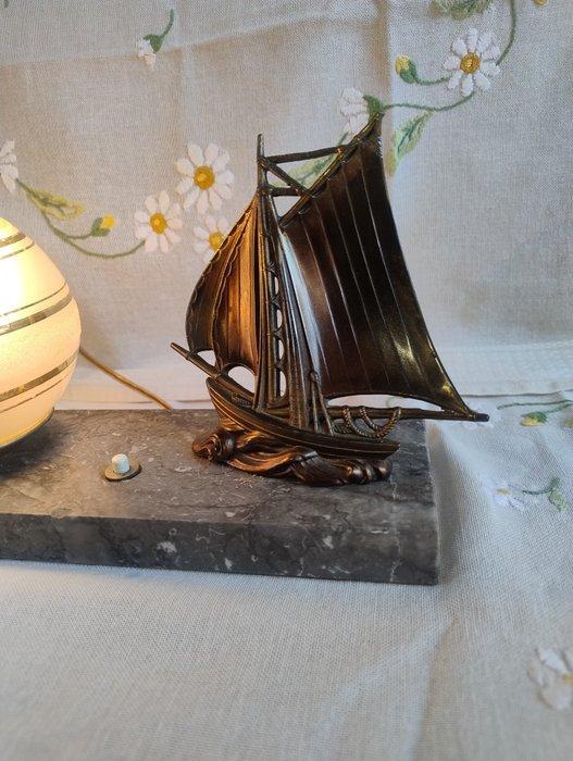 sculptuur, Lampe vintage en marbre et laiton – voilier, Antiek en Kunst, Curiosa en Brocante