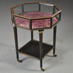 Tafelvitrine bronzen 8-kantige horlogevitrine op zwart gedra, Antiek en Kunst, Antiek | Meubels | Tafels, Ophalen of Verzenden