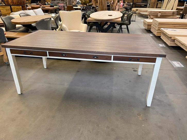 Eettafel, landelijk wit + smoke brown (nieuw, outlet), Huis en Inrichting, Tafels | Eettafels, Nieuw, Overige houtsoorten