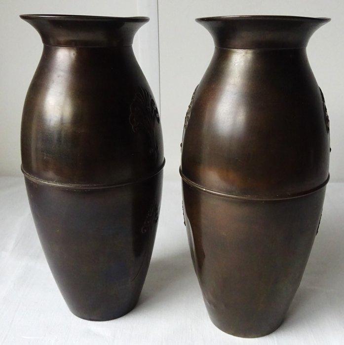 Tiel Holland - Vaas (2) - 2 Identieke Art Nouveau kastvazen, Antiek en Kunst, Kunst | Designobjecten