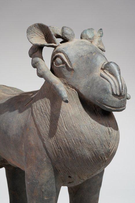Een bronzen beeldhouwwerk - Ram - Benin - Nigeria, Antiek en Kunst, Kunst | Niet-Westerse kunst