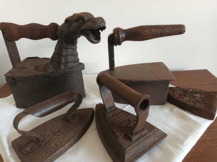Strijkijzer (4) - Gietijzer - Hout - Antieke Strijkijzers, Antiek en Kunst, Curiosa en Brocante