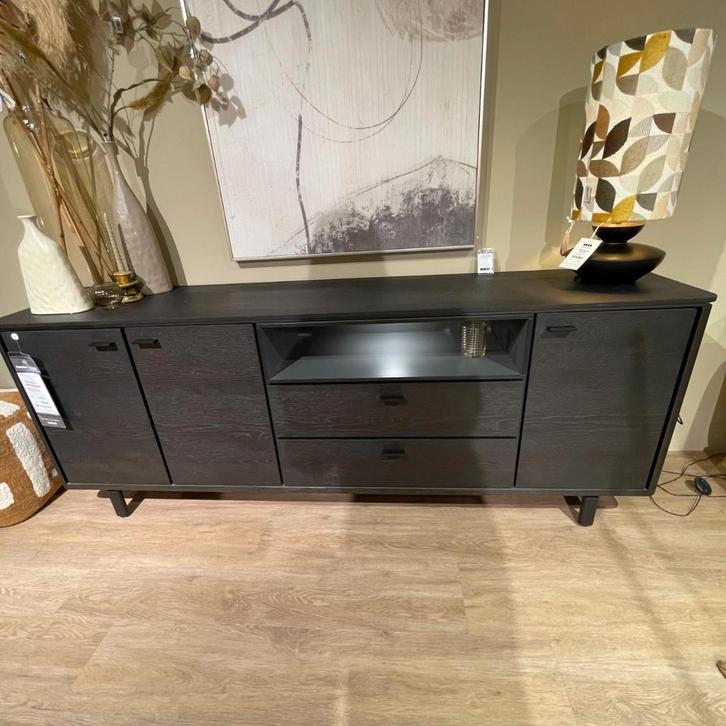 Livada Dressoir Eikenfineer Onyx - Henders & Hazel, Huis en Inrichting, Kasten | Dressoirs, Nieuw, 200 cm of meer, Eikenhout, Ophalen of Verzenden