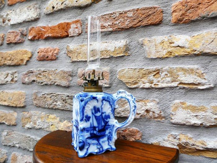 Olielamp - Delftsblauw olielampje met handvat beschilderd, Antiek en Kunst, Antiek | Overige Antiek