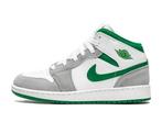 Air Jordan 1 Mid SE Pine Green - Maat 44.5 EU, Kleding | Heren, Schoenen, Ophalen of Verzenden, Nieuw, Jordan