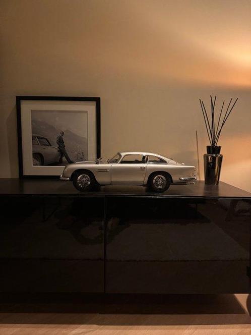 Eaglemoss 1:8 - Modelauto - Aston Martin DB5 - James Bond, Hobby en Vrije tijd, Modelauto's | 1:5 tot 1:12