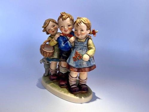 Goebel - Beeldje - Goebel Hummwel „Mach mit - Follow the, Antiek en Kunst, Curiosa en Brocante