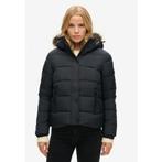 Superdry Gewatteerde jas FAUX FUR SHORT HOOD PUFFER, Kleding | Dames, Jassen | Zomer, Verzenden, Nieuw