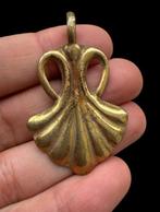 Curieus en fascinerend gotisch hangend ornament,