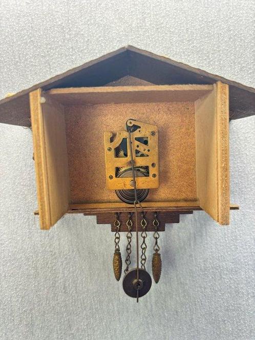 Klok - - Geschilderd Traditionele Schwarzwald Koekoeksklok -, Antiek en Kunst, Curiosa en Brocante