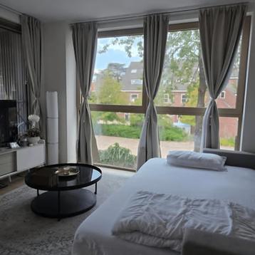 Gemeubileerde studio met balkon en tijdelijke huur... beschikbaar voor biedingen