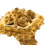 Gouden oud Hollandse broche van een mutsenbel | Antiek, Ophalen of Verzenden, Gebruikt, Overige kleuren, Goud