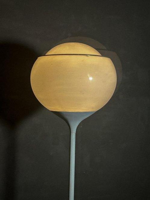 Harvey Guzzini - Harvey Guzzini, Studio 6G - Staande lamp -, Antiek en Kunst, Antiek | Meubels | Stoelen en Banken