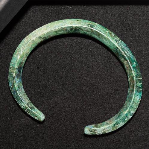 Viking periode Brons halve cirkelvormige armband met een, Antiek en Kunst, Antiek | Overige Antiek