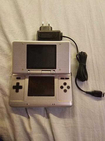 Nintendo - DS - with charger - Spelcomputer - Zonder beschikbaar voor biedingen